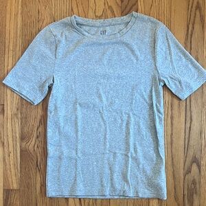 GAP Women’s Heather Gray Short Sleeve Tee M